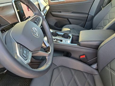 Used 2024 Volkswagen Atlas SE w/ Black Wheel Package image 18