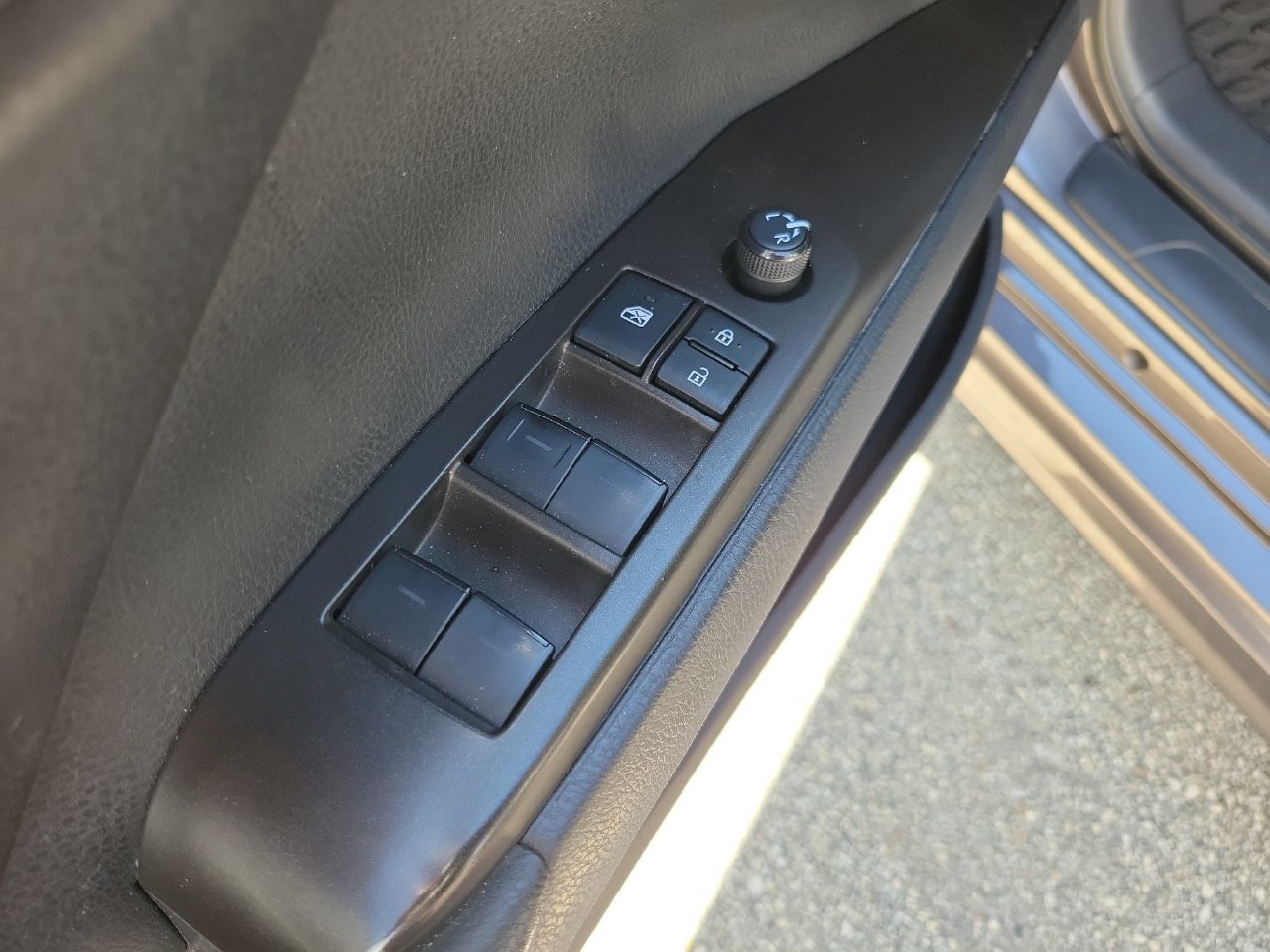 Used 2023 Toyota Camry SE FWD image 14