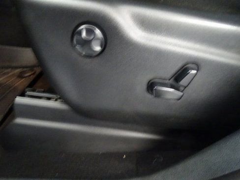 Used 2020 Jeep Grand Cherokee Altitude image 3