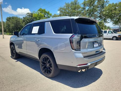 Used 2025 Chevrolet Tahoe High Country AWD/4WD image 3