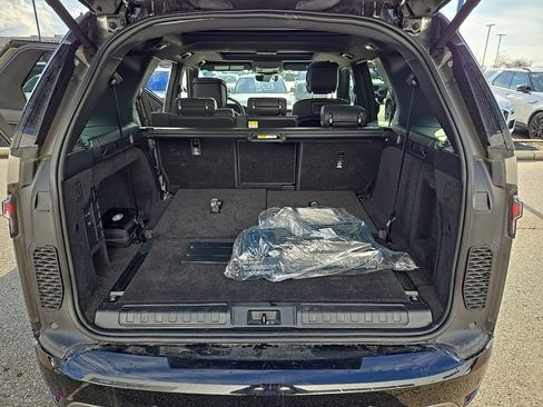 Certified 2025 Land Rover Discovery Dynamic SE image 18