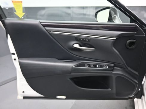Used 2020 Lexus ES 300h w/ Accessory Package FWD image 9