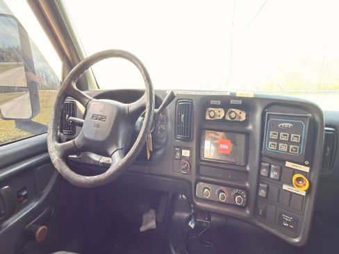 Used 2009 GMC TopKick C4500 2WD Regular Cab image 12