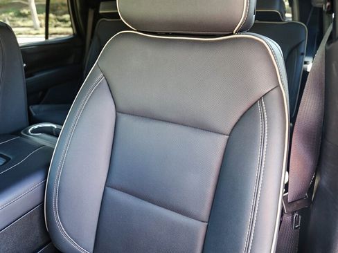 Used 2022 GMC Yukon SLT w/ SLT Premium Package image 28