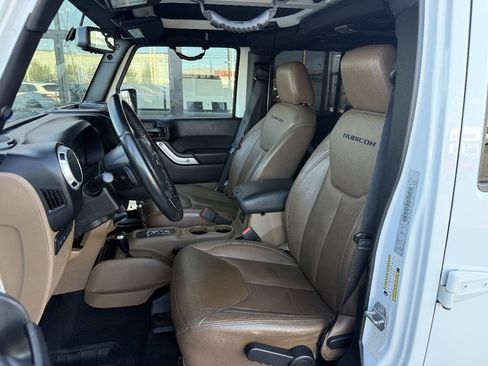Used 2016 Jeep Wrangler Unlimited Rubicon w/ Connectivity Group AWD/4WD image 9