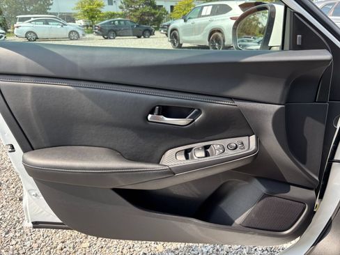 Used 2025 Nissan Sentra SV FWD image 18