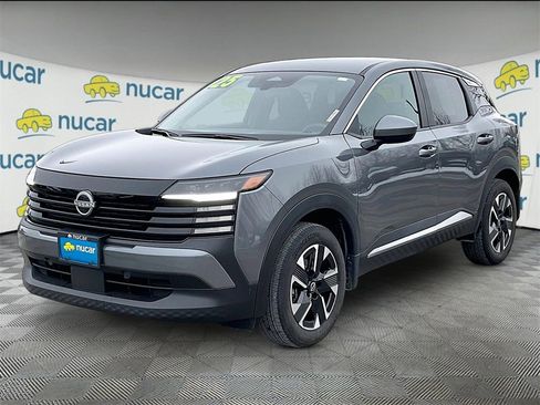 Used 2025 Nissan Kicks SV image 3