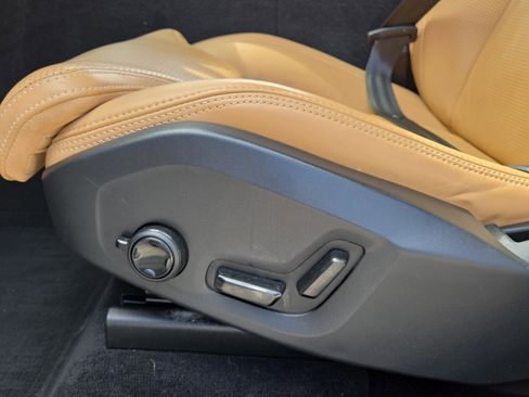 Used 2022 Volvo XC60 B5 Inscription w/ Advanced Package image 11