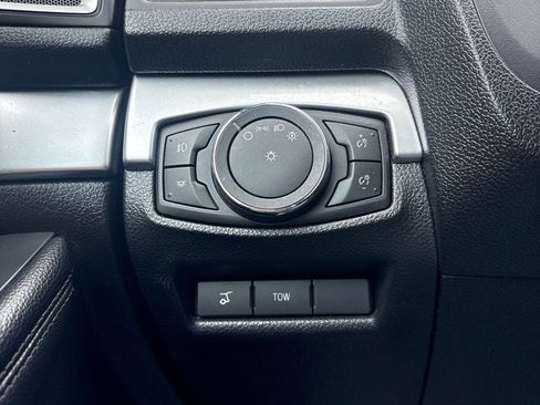 Used 2017 Ford Explorer XLT w/ Equipment Group 201A AWD/4WD image 24