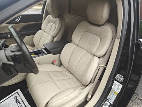 Used 2018 Lincoln Continental Select w/ Continental Climate Package image 37