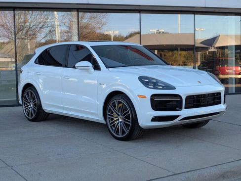 Certified 2021 Porsche Cayenne Turbo S image 7