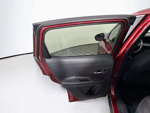 Used 2025 Nissan Kicks SV AWD/4WD image 24