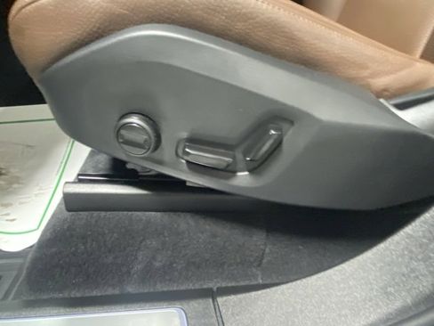 Certified 2024 Volvo XC90 T8 Plus w/ Protection Package Premier image 12