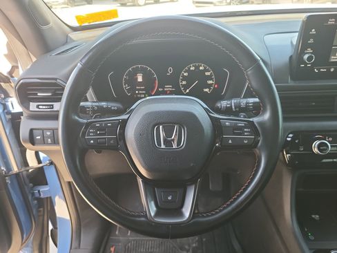 Used 2023 Honda Pilot TrailSport image 10