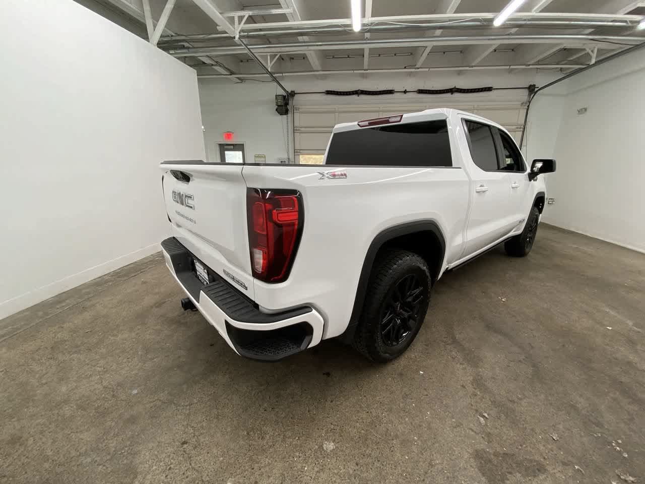 Used 2023 GMC Sierra 1500 Elevation w/ X31 Off-Road Package AWD/4WD image 6