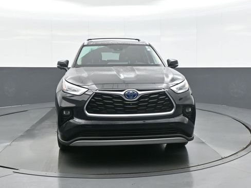 Used 2023 Toyota Highlander Platinum image 2