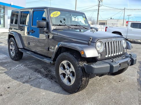 Used 2017 Jeep Wrangler Unlimited Sahara w/ Dual Top Group image 7