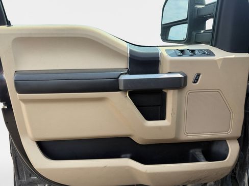 Used 2015 Ford F150 XLT AWD/4WD image 18