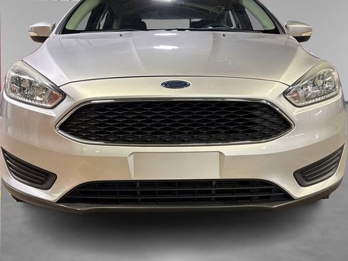 Used 2016 Ford Focus SE w/ Reverse Sensing Package image 12
