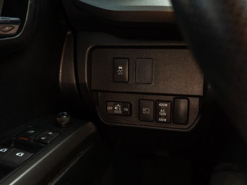 Used 2021 Toyota Tacoma TRD Off-Road w/ Technology Package AWD/4WD image 25