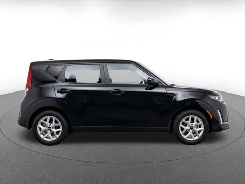 Used 2025 Kia Soul LX w/ LX Technology Package FWD image 10
