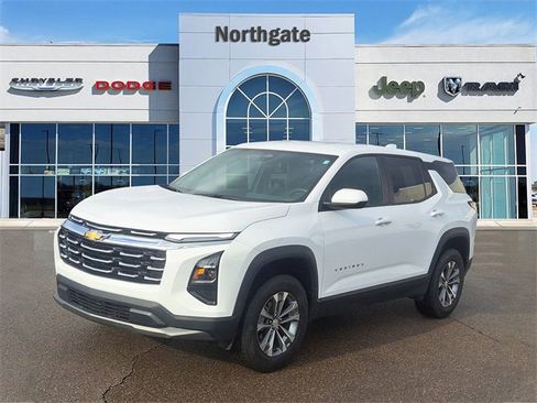 Used 2025 Chevrolet Equinox LT image 2