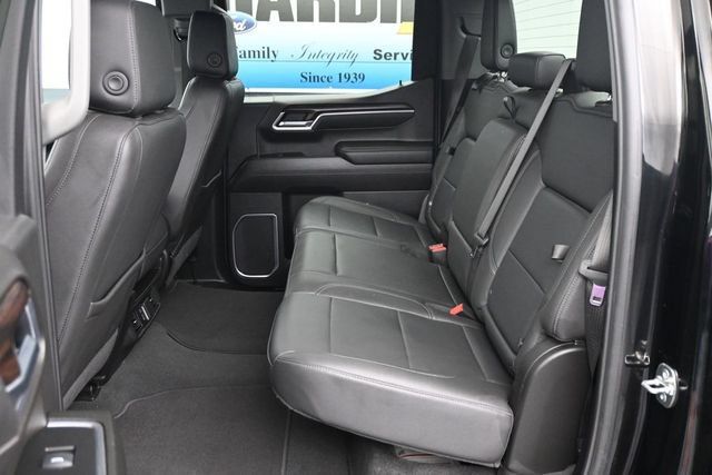 Used 2025 GMC Sierra 1500 SLT AWD/4WD image 8