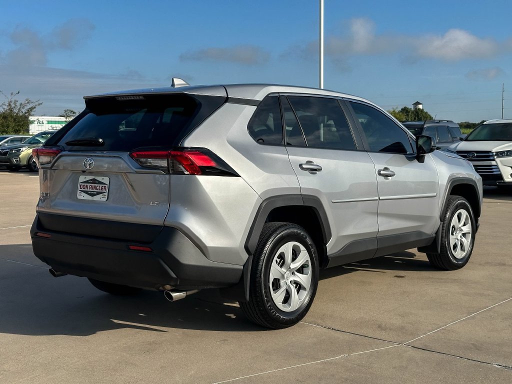 Used 2024 Toyota RAV4 LE FWD image 3