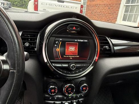 Used 2019 MINI Cooper 4-Door Hardtop image 8