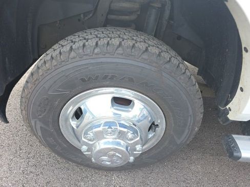 Used 2022 RAM 3500 Tradesman w/ Chrome Appearance Group AWD/4WD image 16