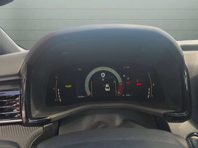 Used 2025 Toyota Camry SE FWD image 13
