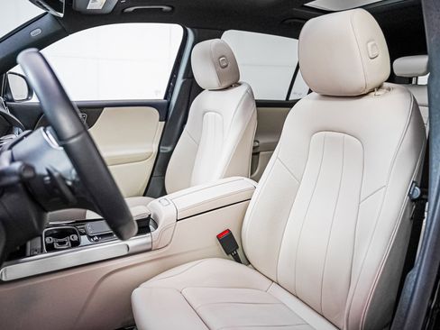 Certified 2023 Mercedes-Benz GLB 250 image 12