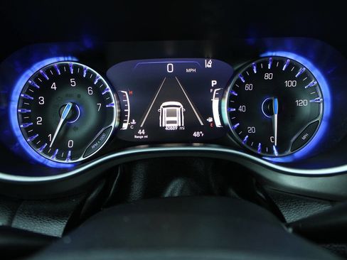 Used 2024 Chrysler Pacifica Touring-L image 13