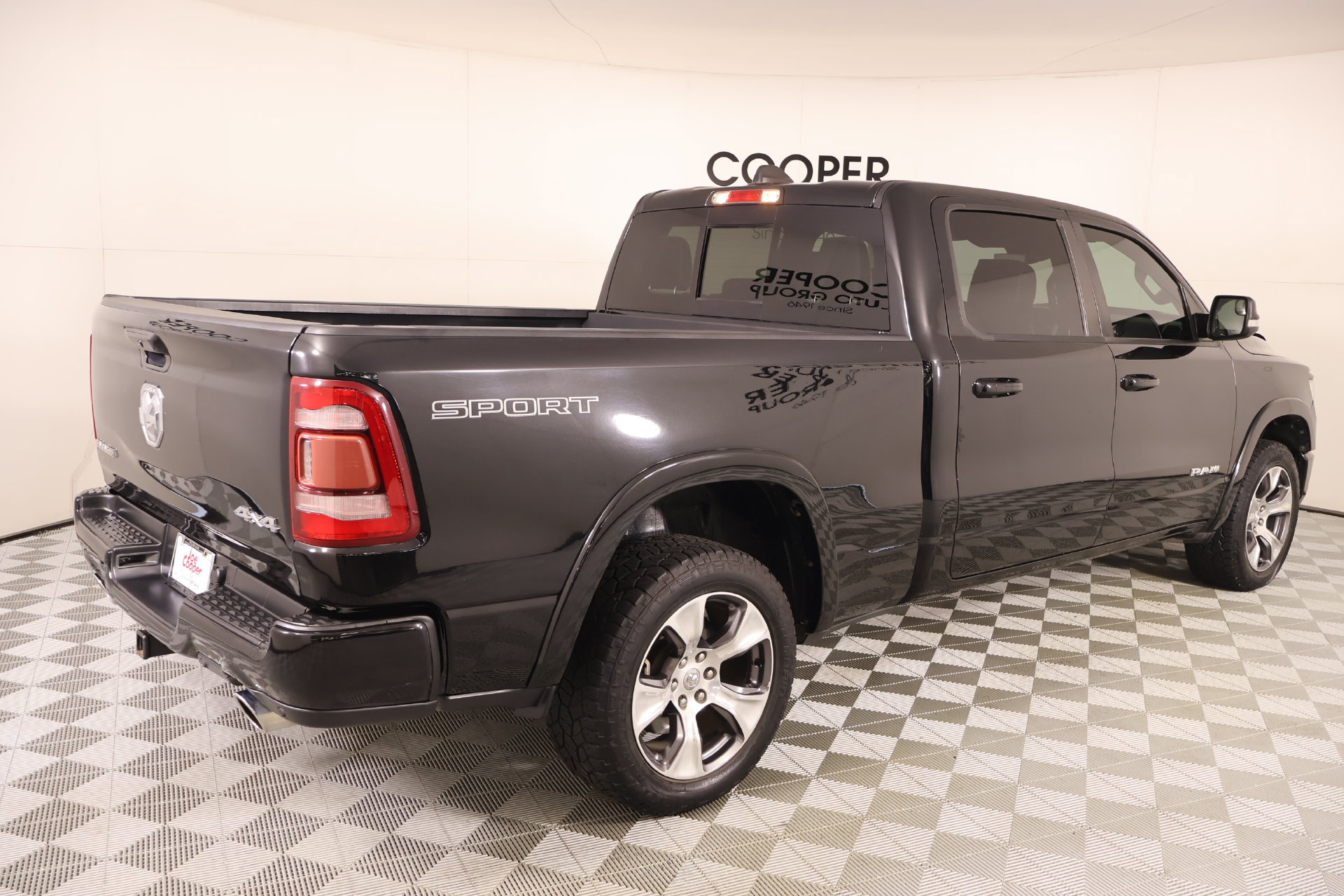 Used 2021 RAM 1500 Laramie w/ Sport Appearance Package AWD/4WD image 19