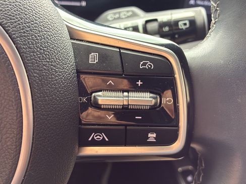 Used 2024 Kia Sorento S FWD image 28