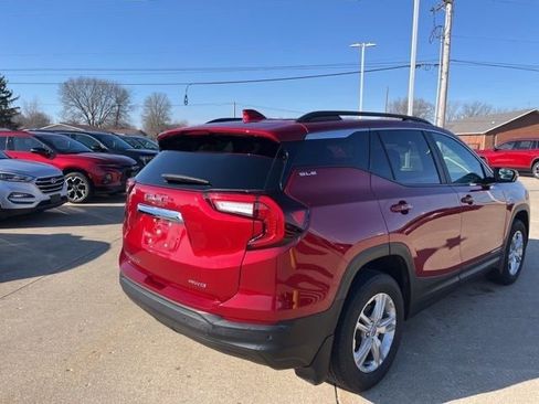 Used 2023 GMC Terrain SLE w/ Driver Convenience Package image 5