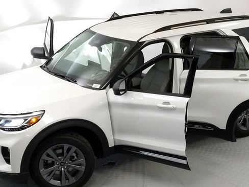 New 2025 Ford Explorer Active w/ Active Comfort Package image 24