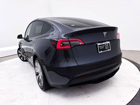 Used 2023 Tesla Model Y 2WD image 6
