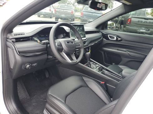 New 2026 Jeep Compass Latitude image 10