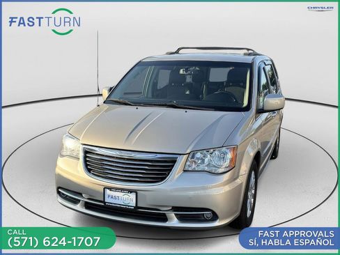 Used 2015 Chrysler Town & Country Touring image 1