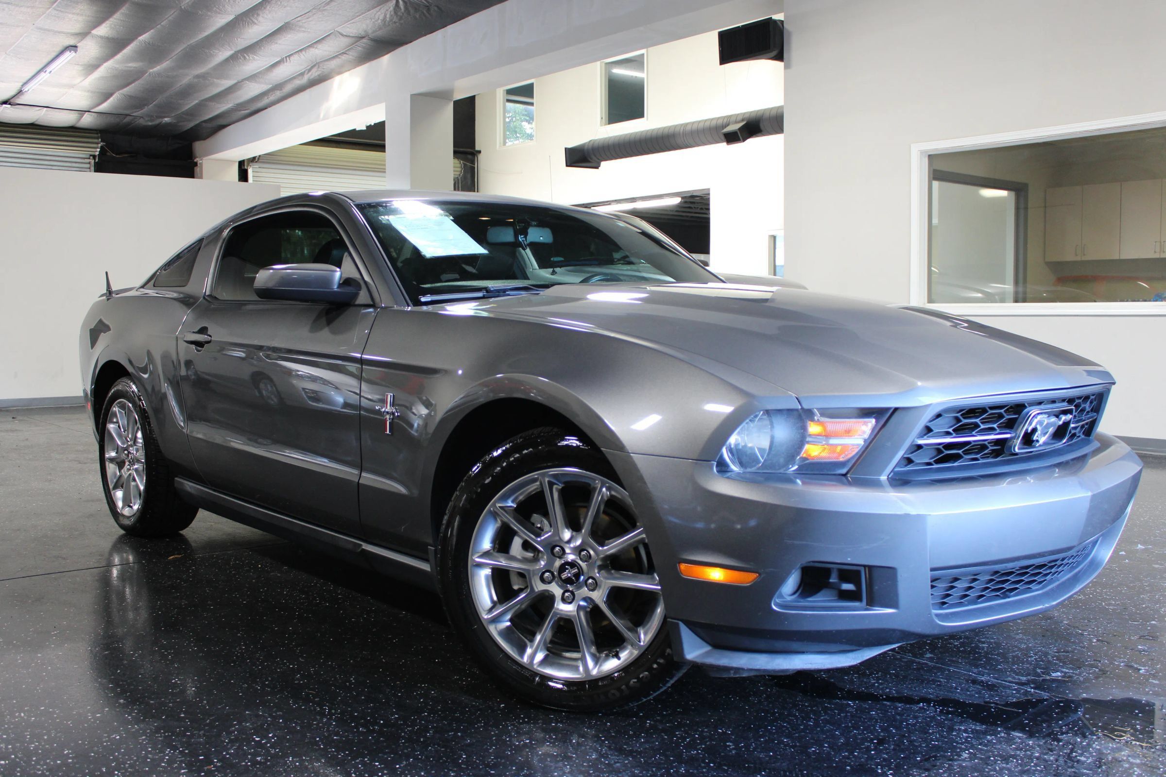 Used 2010 Ford Mustang Coupe RWD image 32
