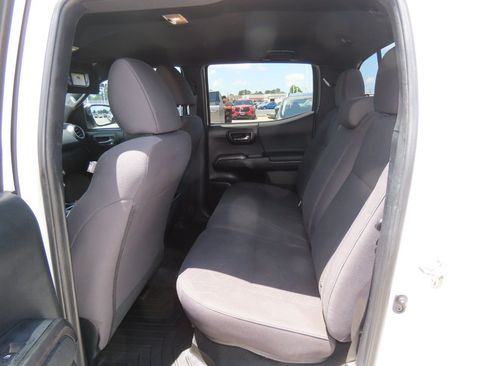 Used 2017 Toyota Tacoma TRD Sport AWD/4WD image 20