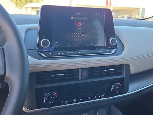 Used 2025 Nissan Rogue SV image 20