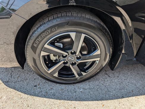 Used 2025 Nissan Sentra SV w/ Trunk Package FWD image 28