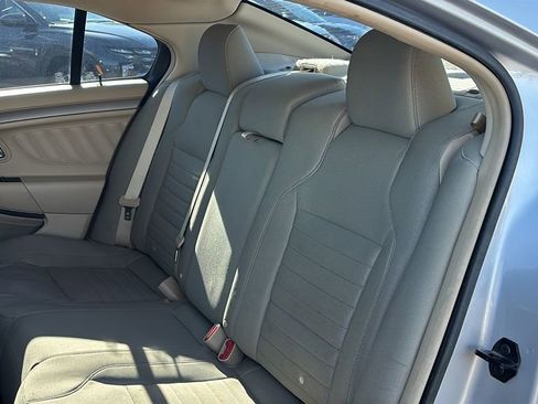 Used 2015 Ford Taurus SE image 27