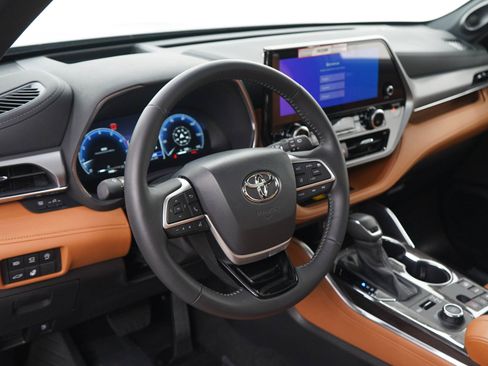 Used 2026 Toyota Highlander Platinum AWD/4WD image 22