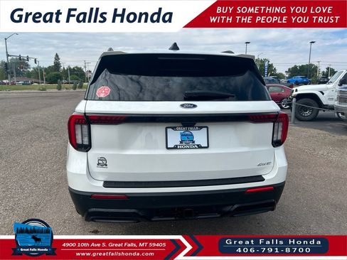 Used 2025 Ford Explorer ST-Line w/ ST-Line Street Pack AWD/4WD image 6