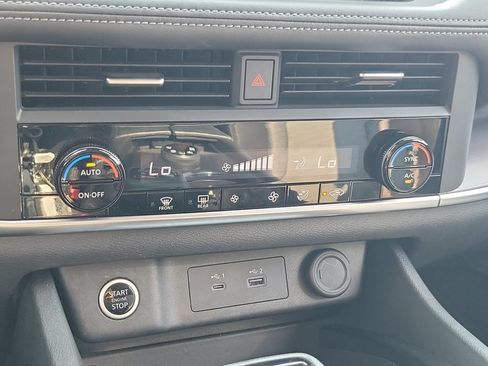 Used 2023 Nissan Rogue SV AWD/4WD image 27