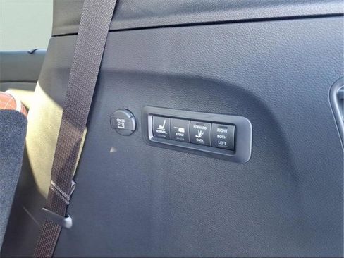 New 2026 Chrysler Pacifica Pinnacle w/ Trailer Tow Group image 9