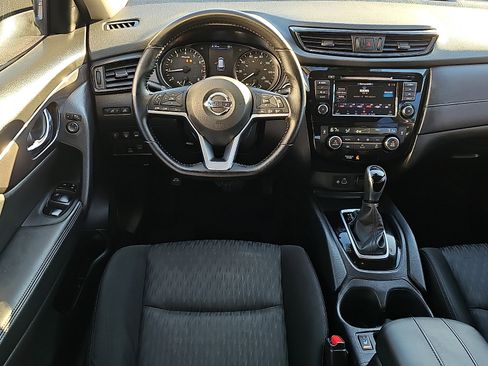 Used 2020 Nissan Rogue SV image 11